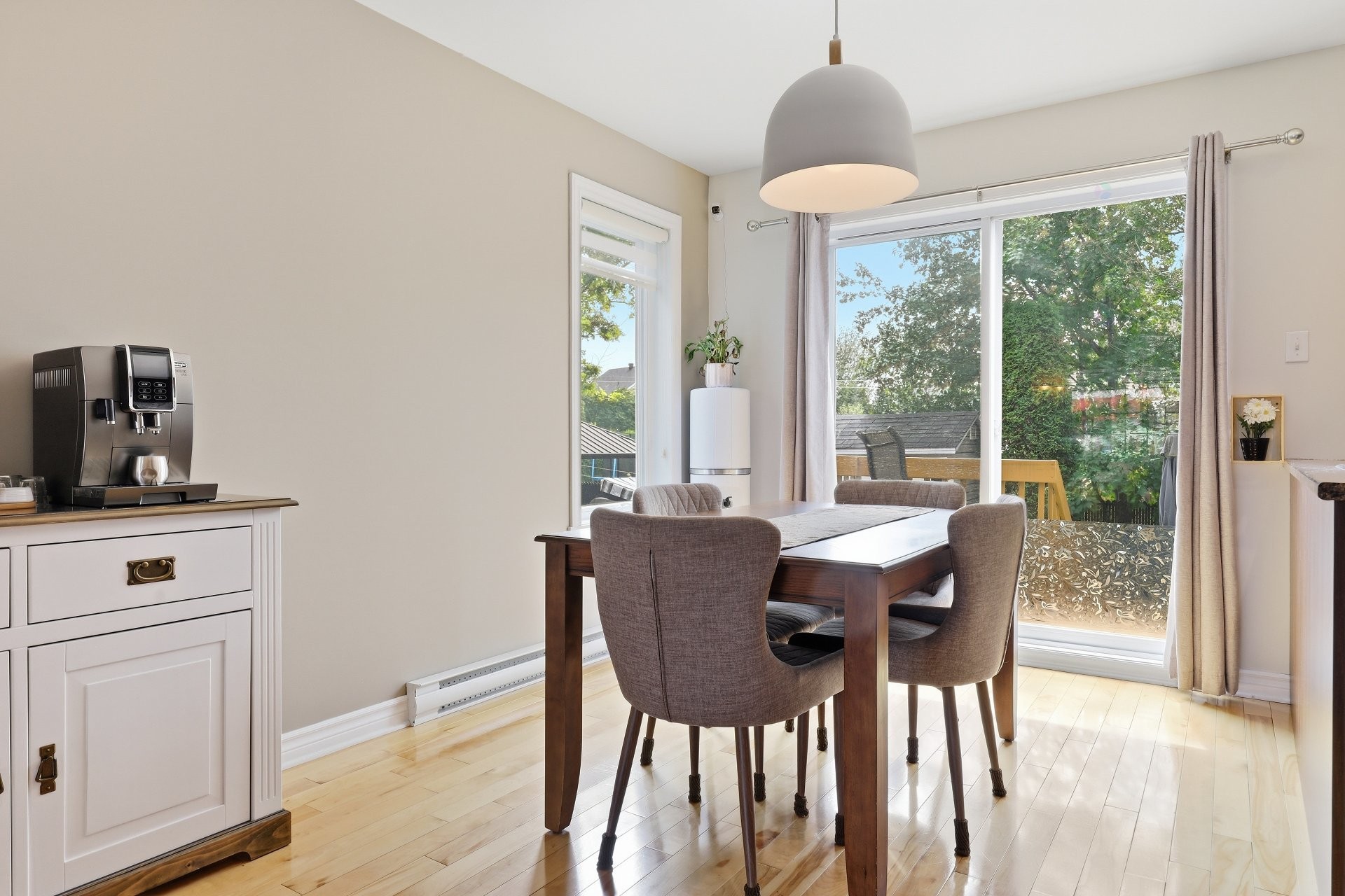 









280


Ch. de Chambly

,
Marieville,




QC
J3M1N9

