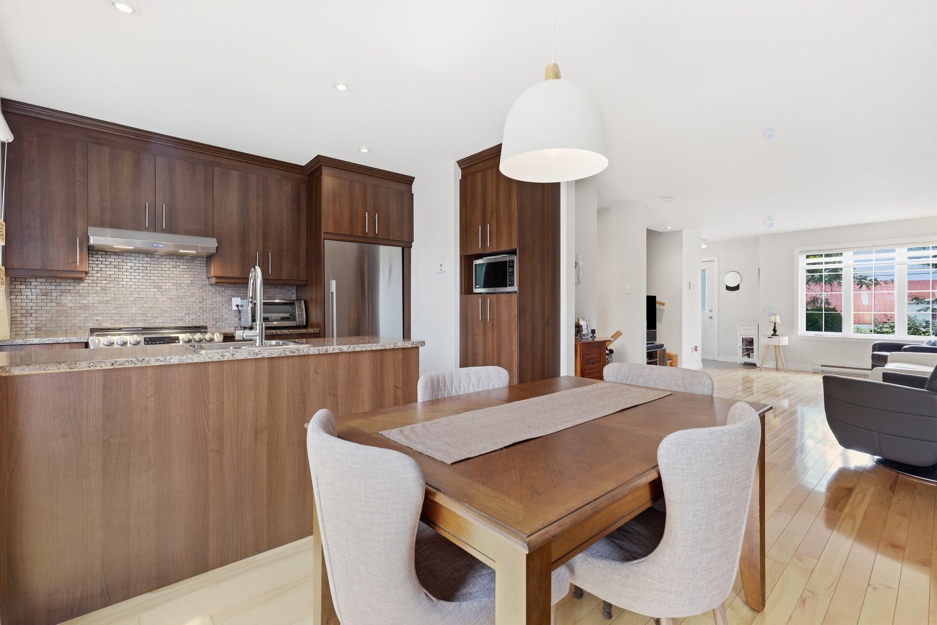 









280


Ch. de Chambly

,
Marieville,




QC
J3M1N9

