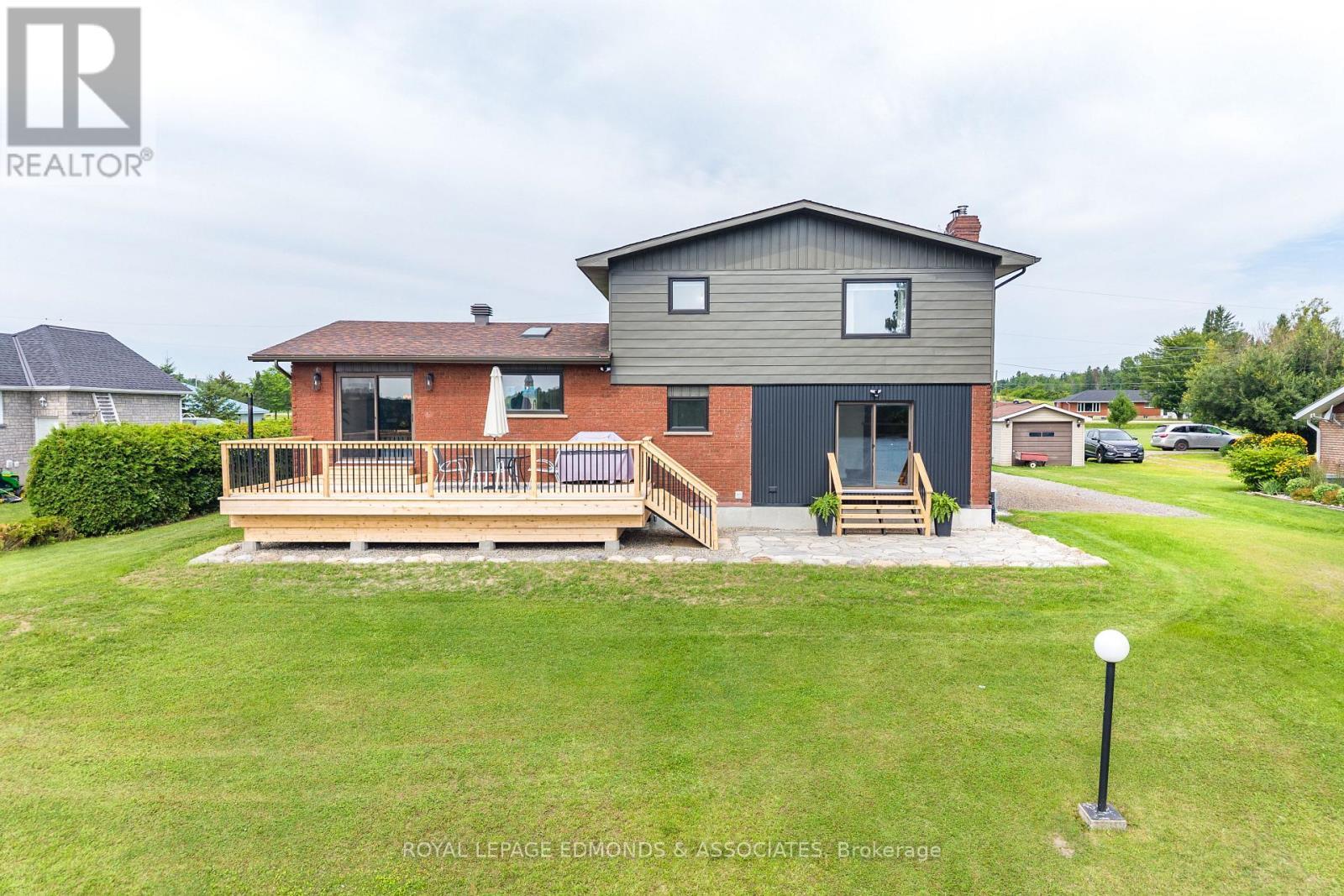 












29 LACHANCE TRAIL

,
Whitewater Region,




Ontario
K0J1C0

