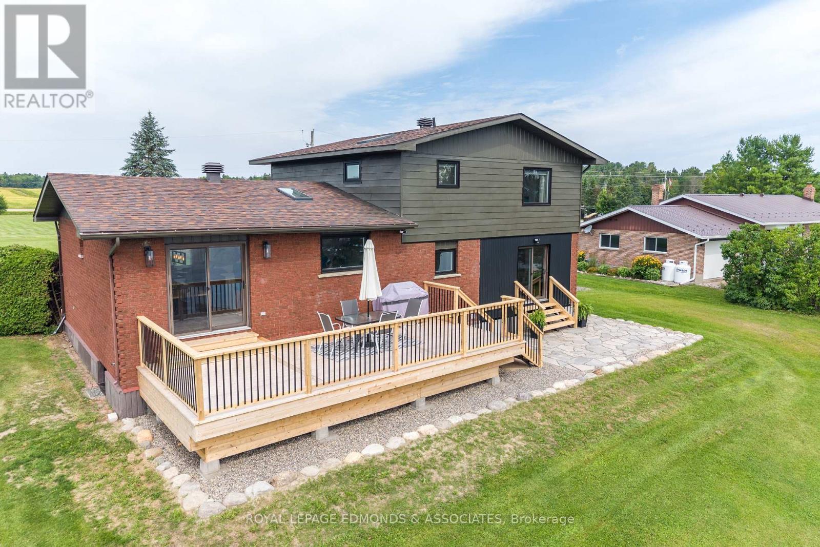 












29 LACHANCE TRAIL

,
Whitewater Region,




Ontario
K0J1C0

