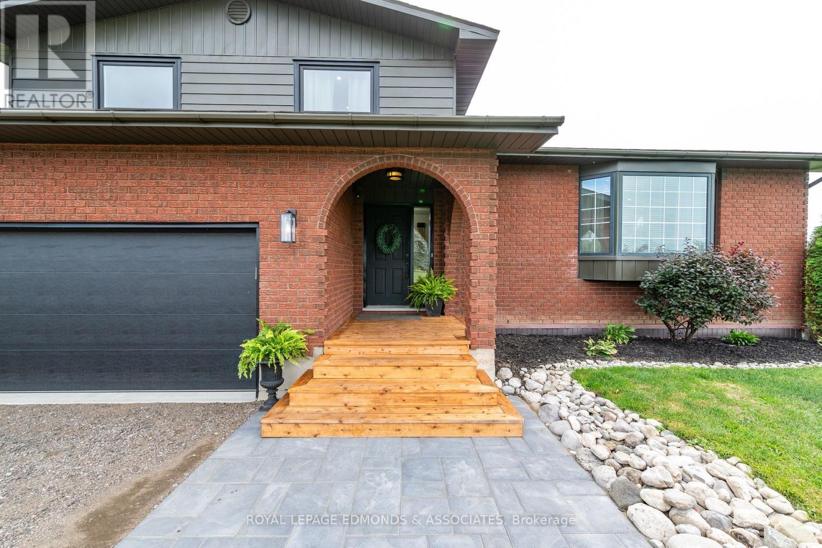 












29 LACHANCE TRAIL

,
Whitewater Region,




Ontario
K0J1C0

