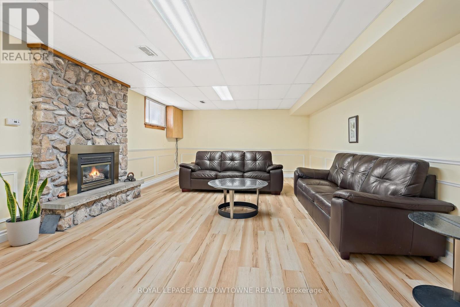 












456 DELREX BOULEVARD

,
Halton Hills,




Ontario
L7G4J2

