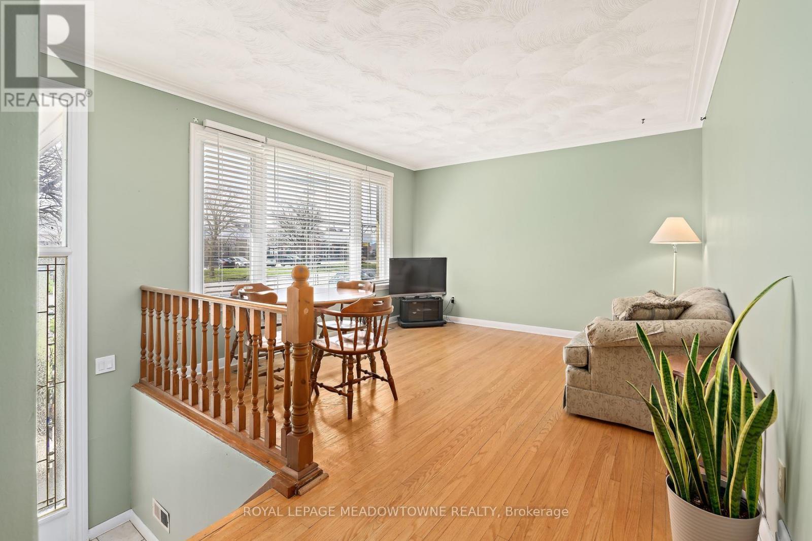 












456 DELREX BOULEVARD

,
Halton Hills,




Ontario
L7G4J2

