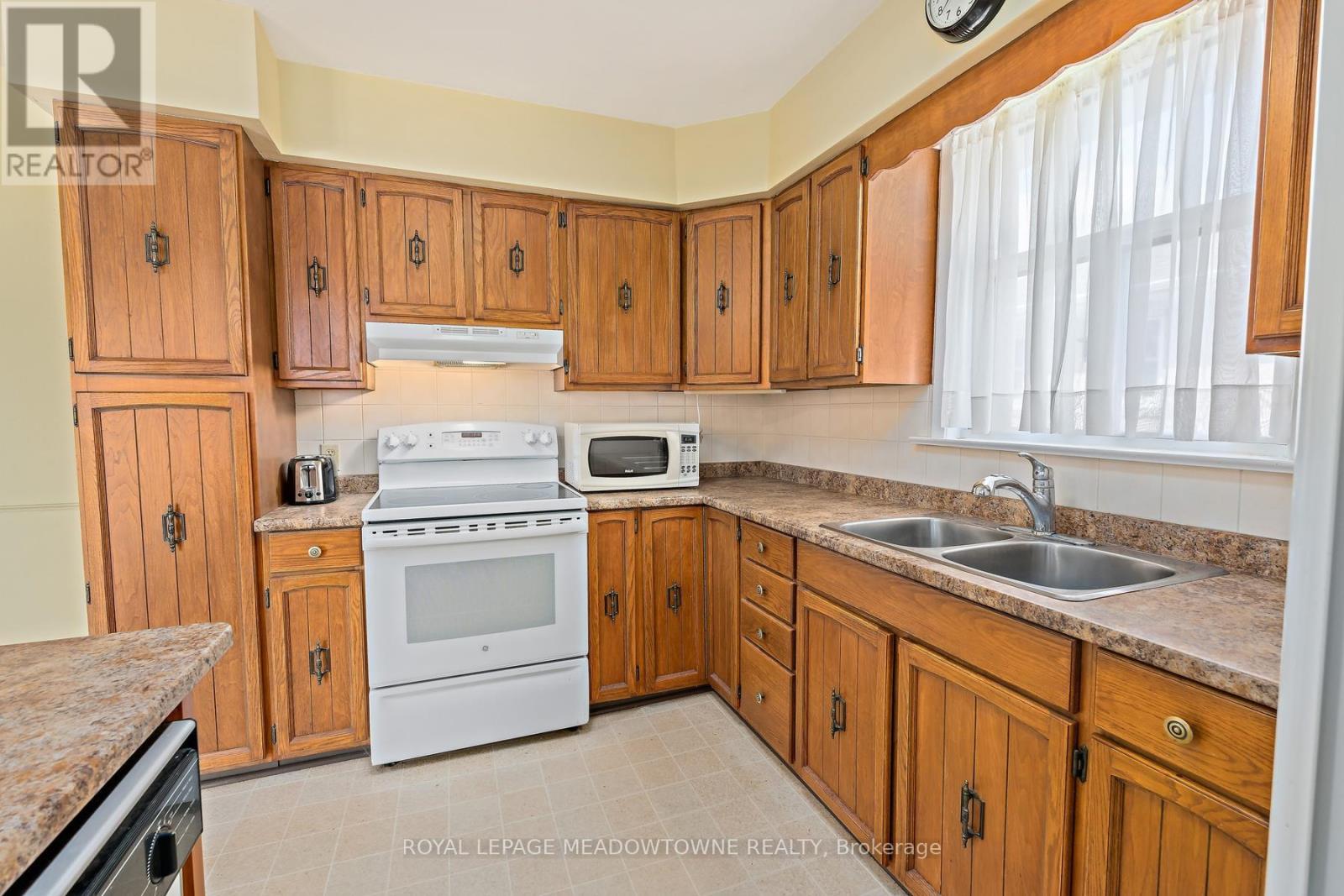 












456 DELREX BOULEVARD

,
Halton Hills,




Ontario
L7G4J2

