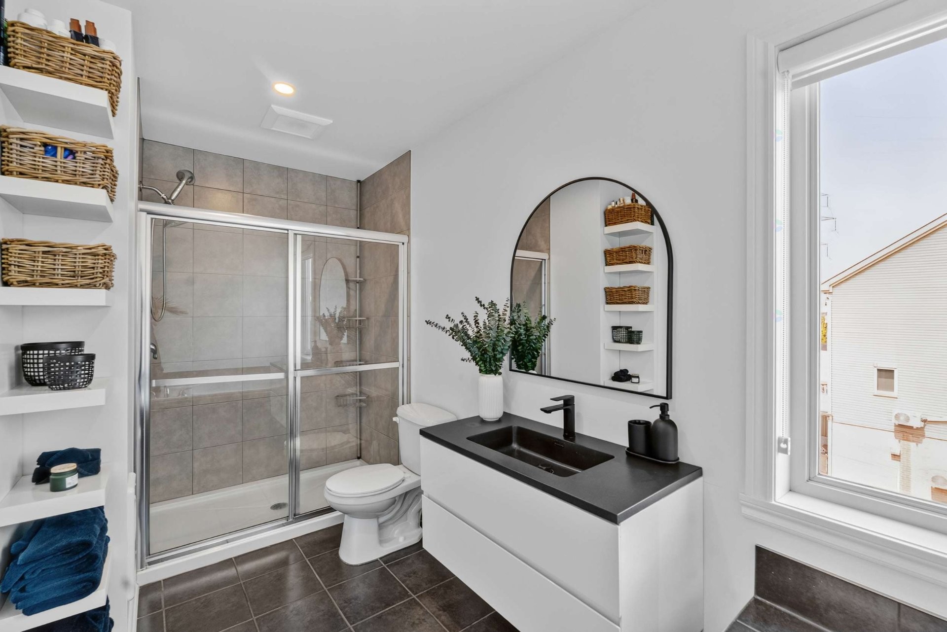 









433


Place du Louvre

,
Mascouche,




QC
J7K0M1


