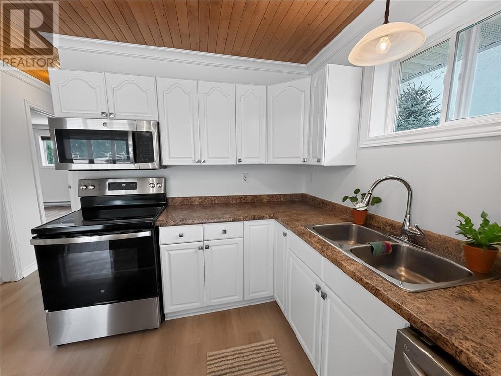 












64 Pleasantview Terrace

,
Mindemoya, Manitoulin Island,




Ontario
P0P1S0

