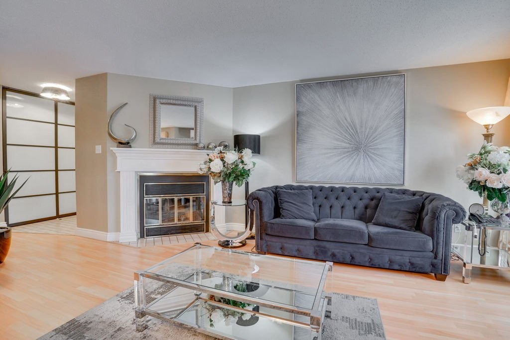 









164


Boul. de la Cité-des-Jeunes

, 3,
Gatineau (Hull),




QC
J8Y6L9

