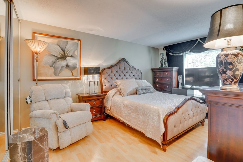 









164


Boul. de la Cité-des-Jeunes

, 3,
Gatineau (Hull),




QC
J8Y6L9

