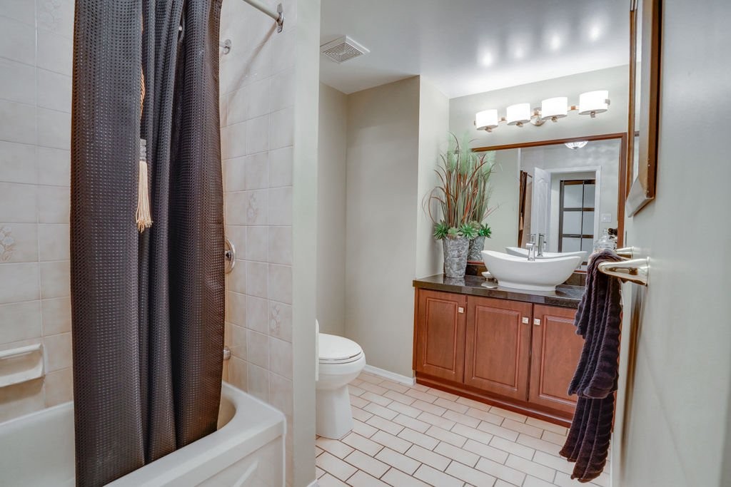 









164


Boul. de la Cité-des-Jeunes

, 3,
Gatineau (Hull),




QC
J8Y6L9

