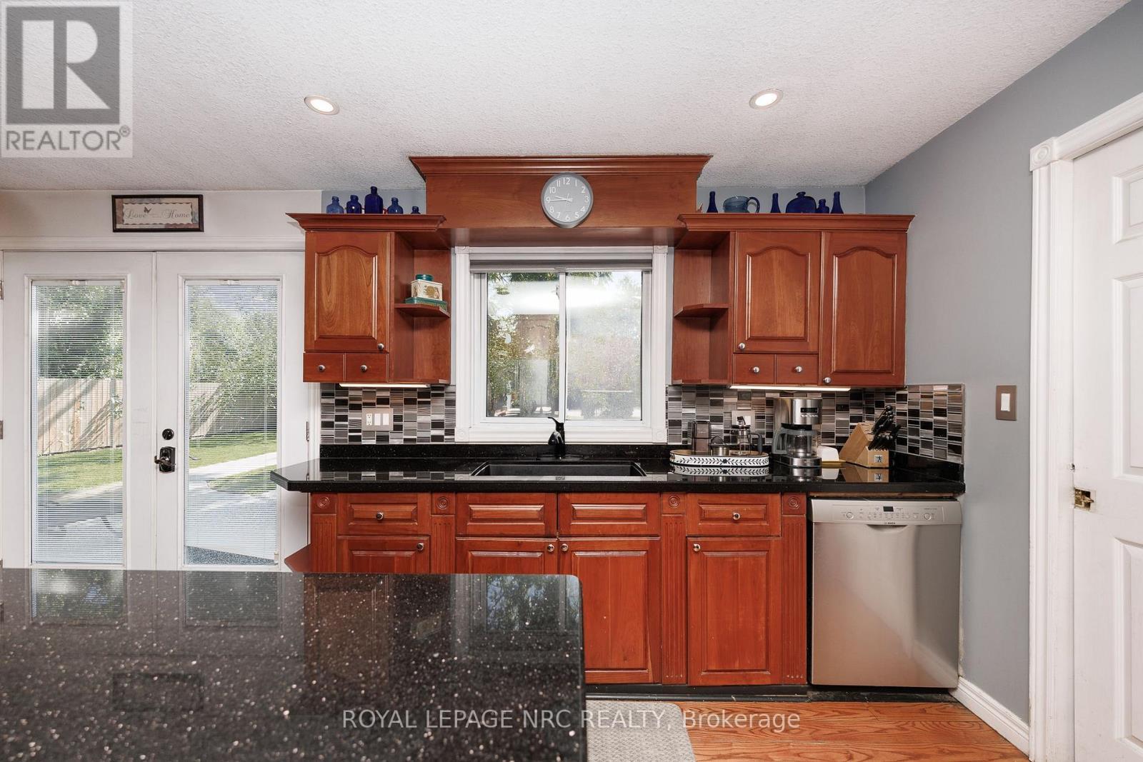 












646 PROSPECT POINT ROAD N

,
Fort Erie (Ridgeway),




Ontario
L0S1N0

