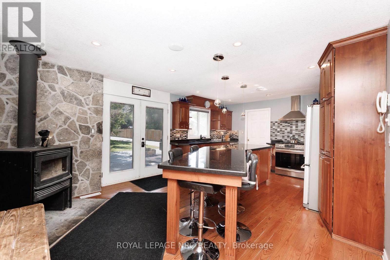 












646 PROSPECT POINT ROAD N

,
Fort Erie (Ridgeway),




Ontario
L0S1N0

