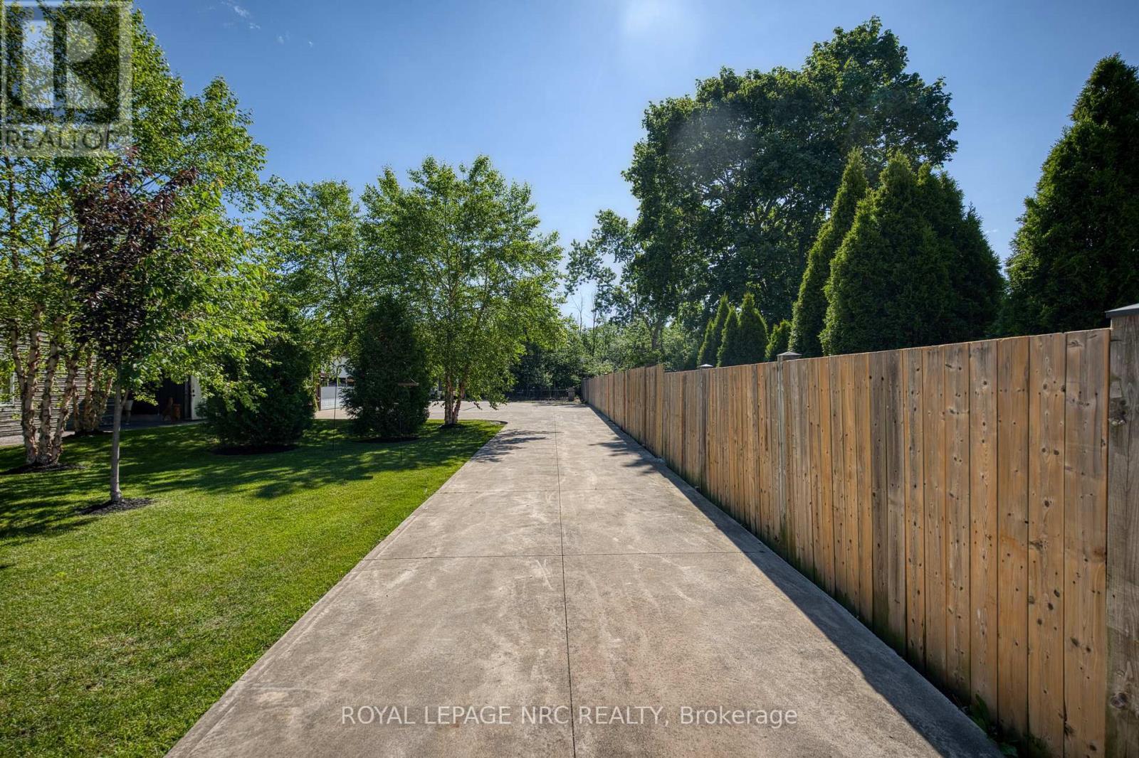 












646 PROSPECT POINT ROAD N

,
Fort Erie (Ridgeway),




Ontario
L0S1N0

