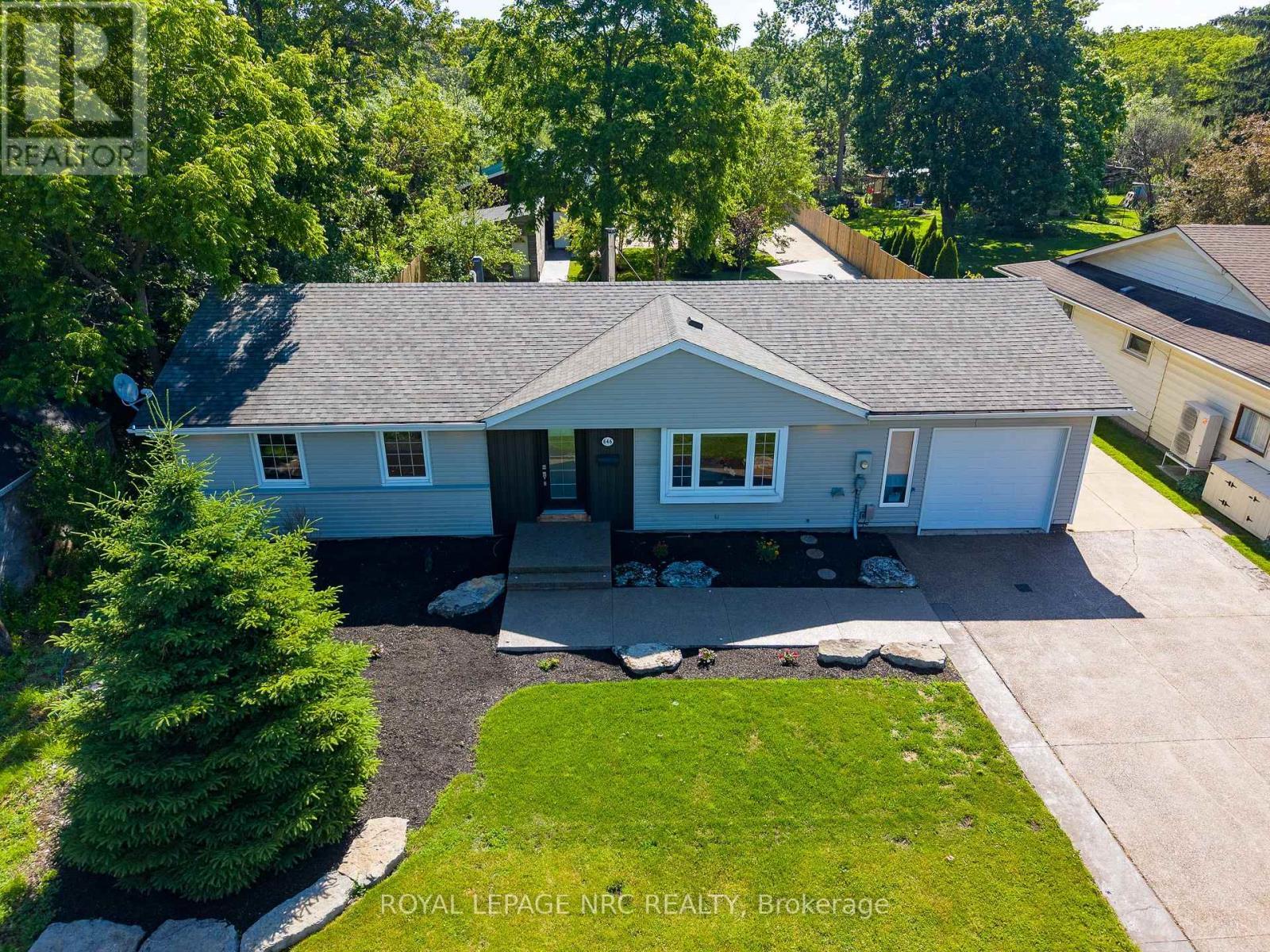 












646 PROSPECT POINT ROAD N

,
Fort Erie (Ridgeway),




Ontario
L0S1N0

