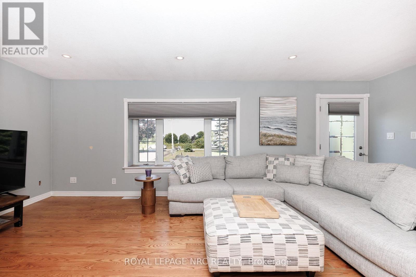 












646 PROSPECT POINT ROAD N

,
Fort Erie (Ridgeway),




Ontario
L0S1N0

