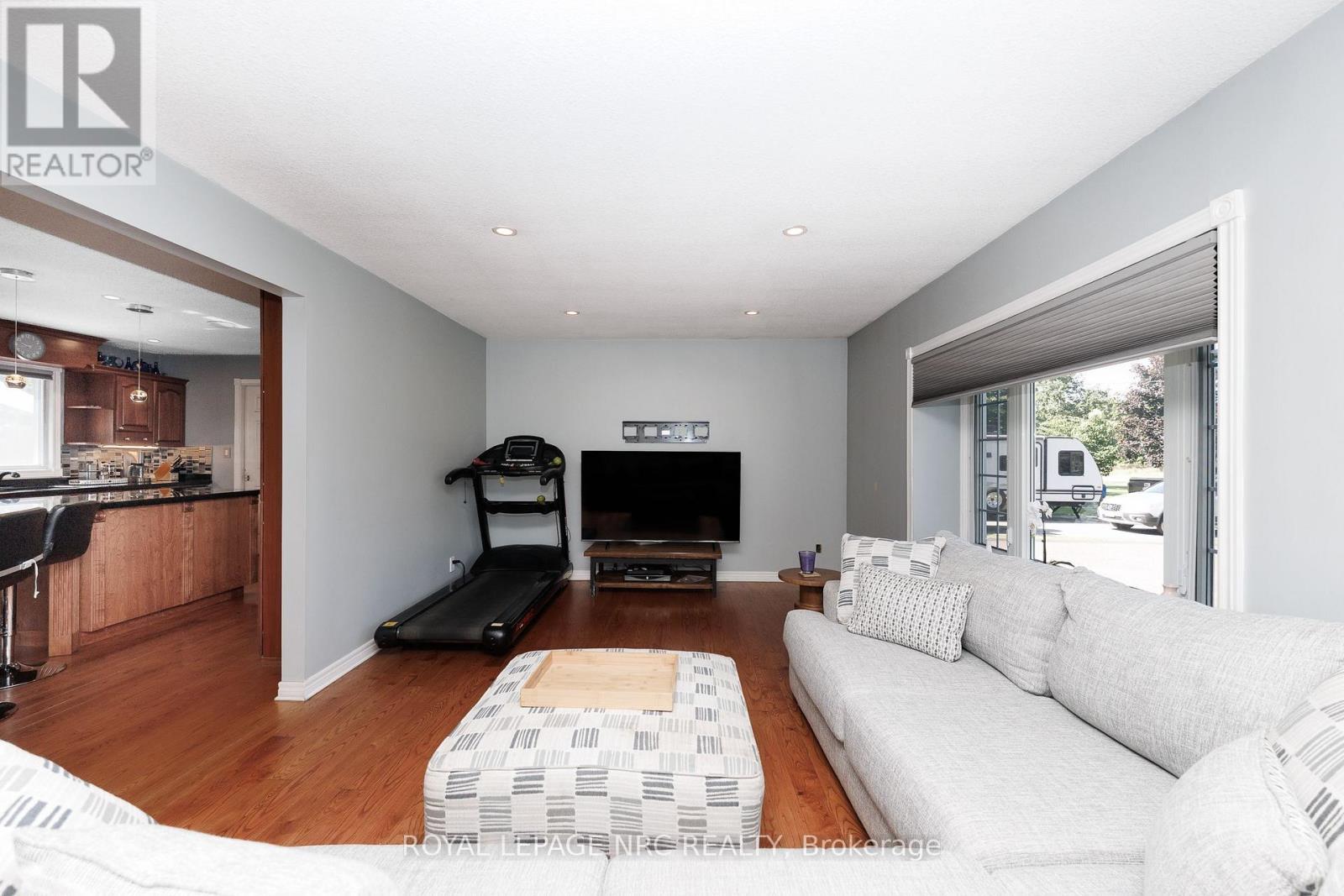 












646 PROSPECT POINT ROAD N

,
Fort Erie (Ridgeway),




Ontario
L0S1N0

