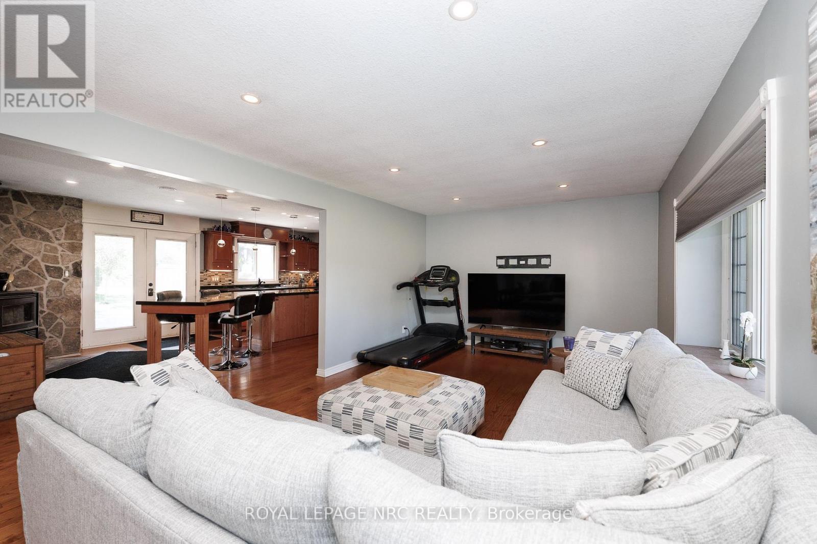 












646 PROSPECT POINT ROAD N

,
Fort Erie (Ridgeway),




Ontario
L0S1N0

