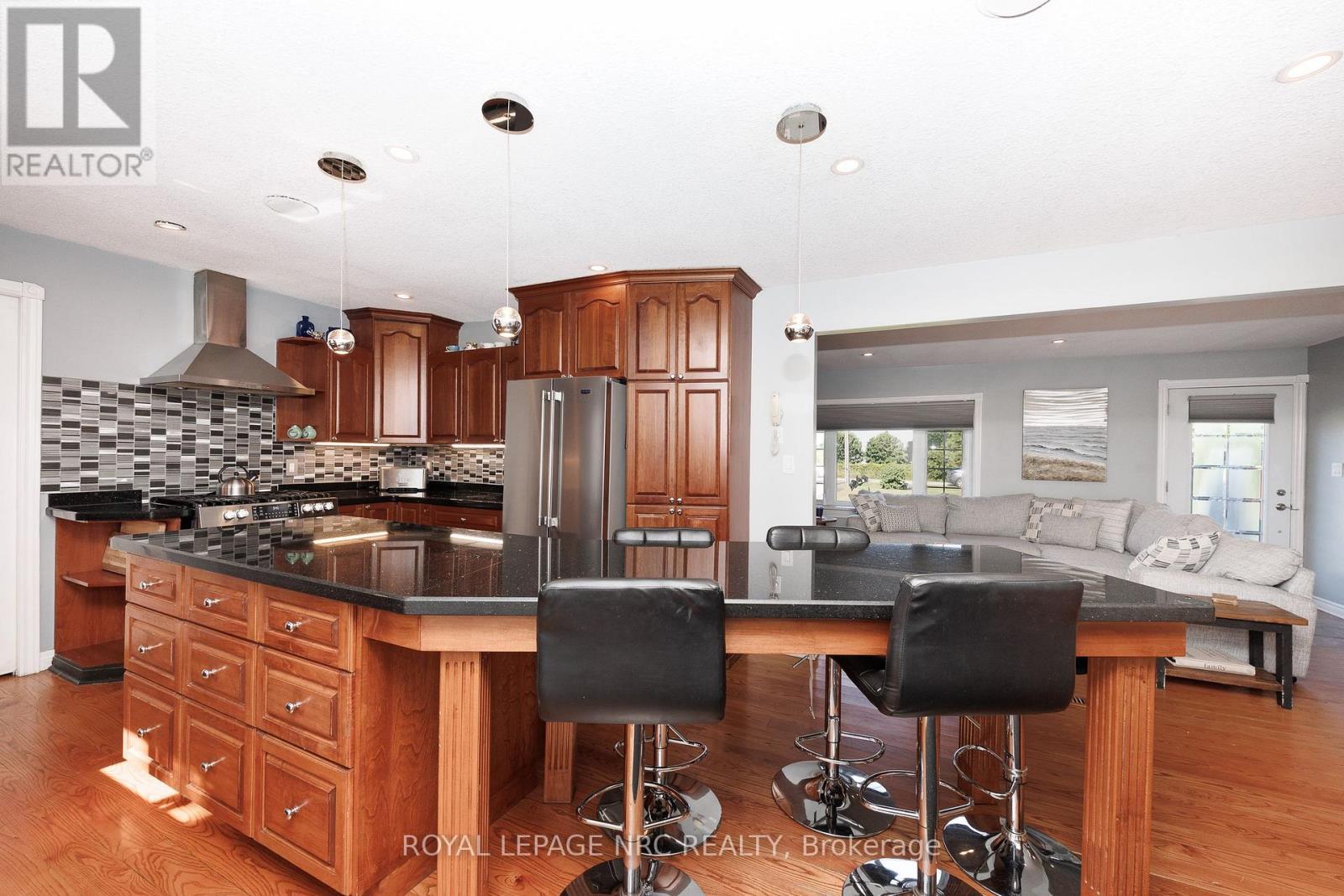 












646 PROSPECT POINT ROAD N

,
Fort Erie (Ridgeway),




Ontario
L0S1N0

