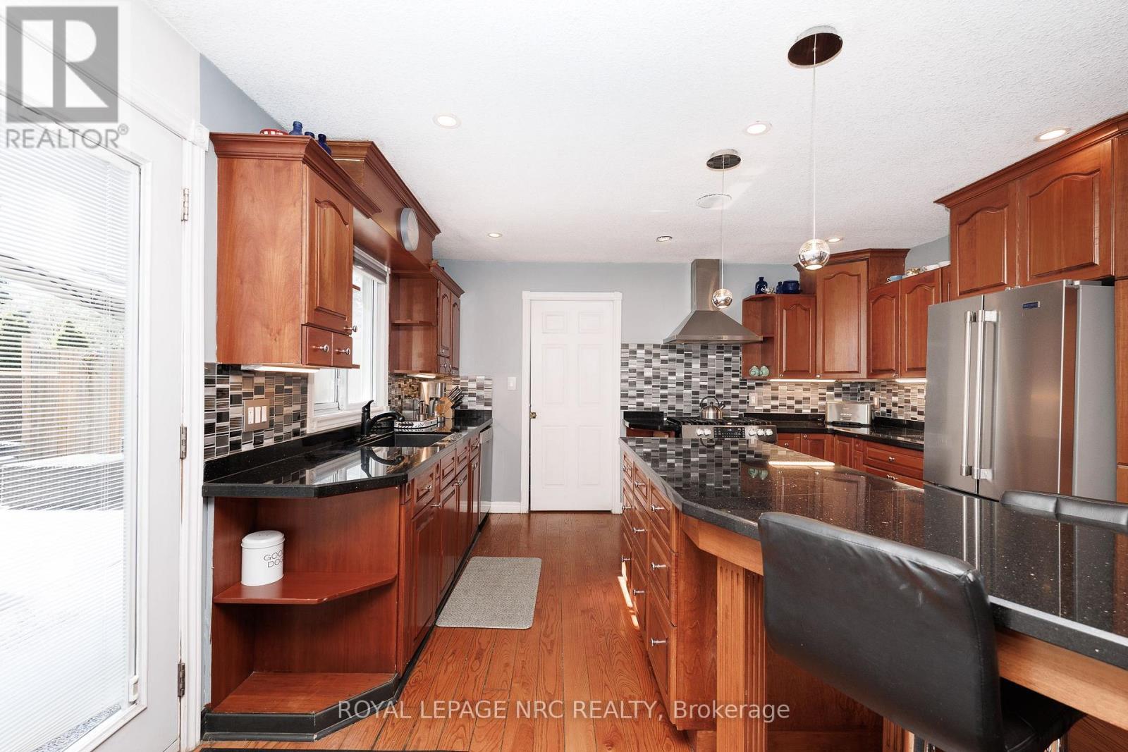 












646 PROSPECT POINT ROAD N

,
Fort Erie (Ridgeway),




Ontario
L0S1N0

