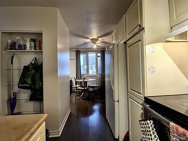 









128


Rue Sherbrooke

,
Gatineau (Hull),




QC
J8Y2L3

