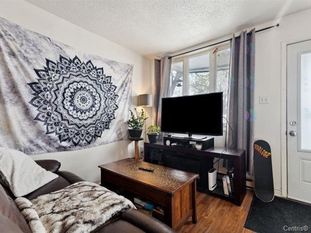 









128


Rue Sherbrooke

,
Gatineau (Hull),




QC
J8Y2L3

