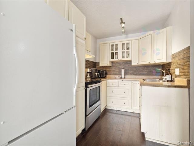 









128


Rue Sherbrooke

,
Gatineau (Hull),




QC
J8Y2L3

