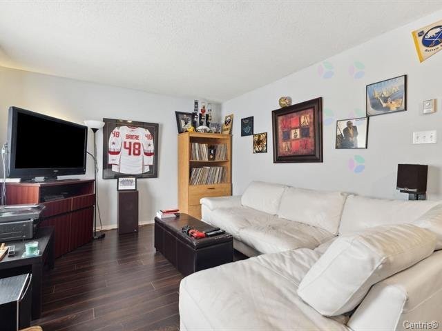 









128


Rue Sherbrooke

,
Gatineau (Hull),




QC
J8Y2L3

