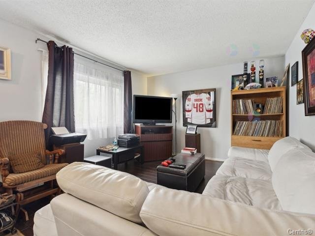 









128


Rue Sherbrooke

,
Gatineau (Hull),




QC
J8Y2L3


