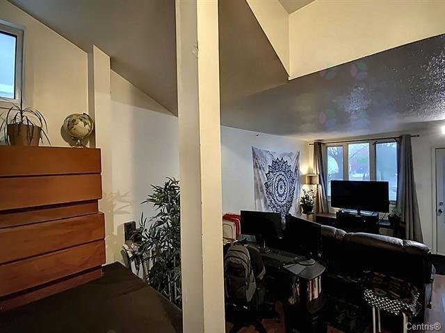 









128


Rue Sherbrooke

,
Gatineau (Hull),




QC
J8Y2L3

