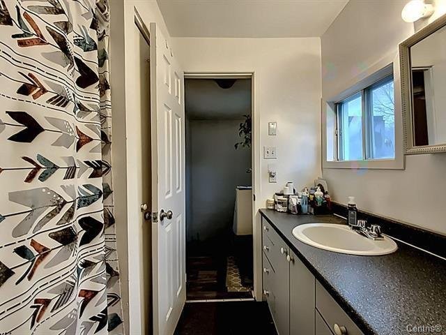 









128


Rue Sherbrooke

,
Gatineau (Hull),




QC
J8Y2L3

