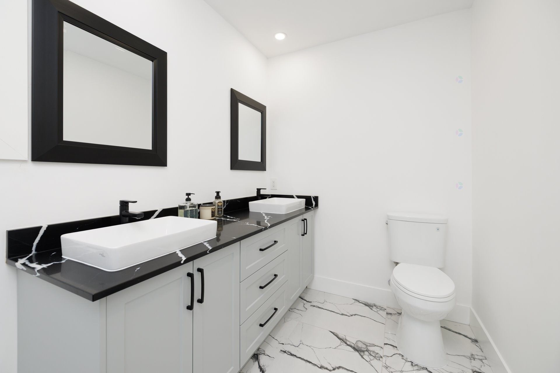 









2404


Place Jubilee

,
Saint-Lazare,




QC
J7T2B1

