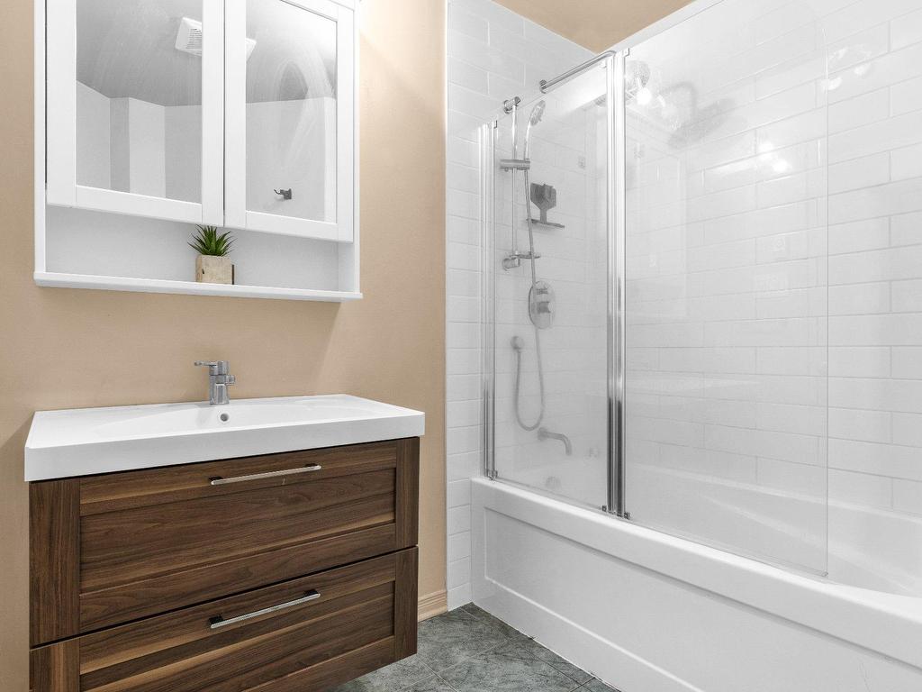 









5098


Rue Athéna

,
Pierrefonds-Roxboro (Montréal),




QC
H8Z3K8

