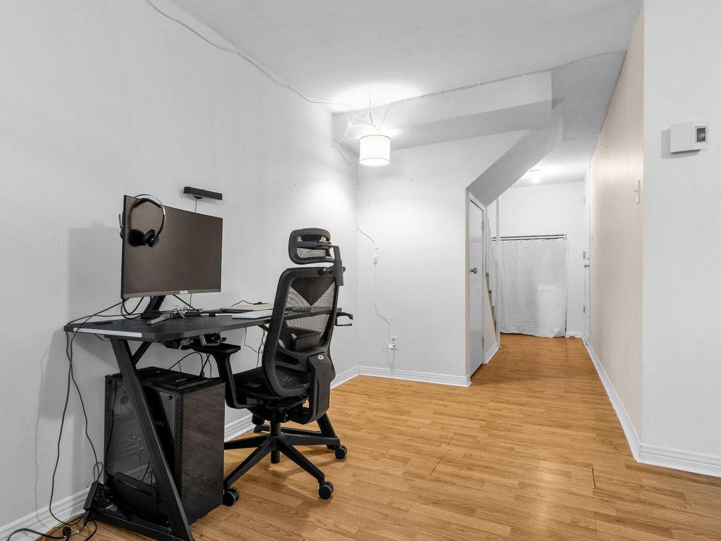 









5098


Rue Athéna

,
Pierrefonds-Roxboro (Montréal),




QC
H8Z3K8


