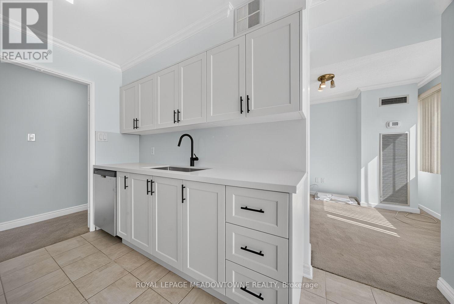 












1501 - 1580 MISSISSAUGA VALLEY BOULEVARD

,
Mississauga,




Ontario
L5A3T8

