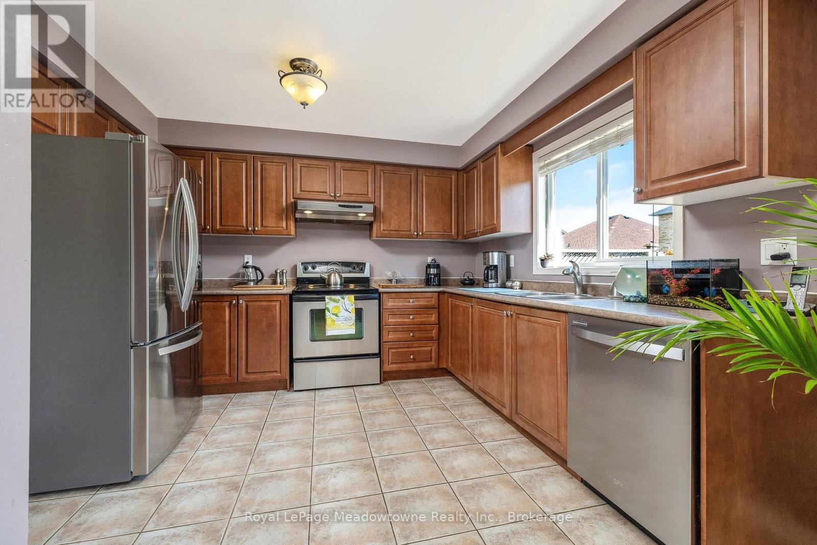












248 PETTIGREW TRAIL

,
Milton (DE Dempsey),




Ontario
L9T5X7

