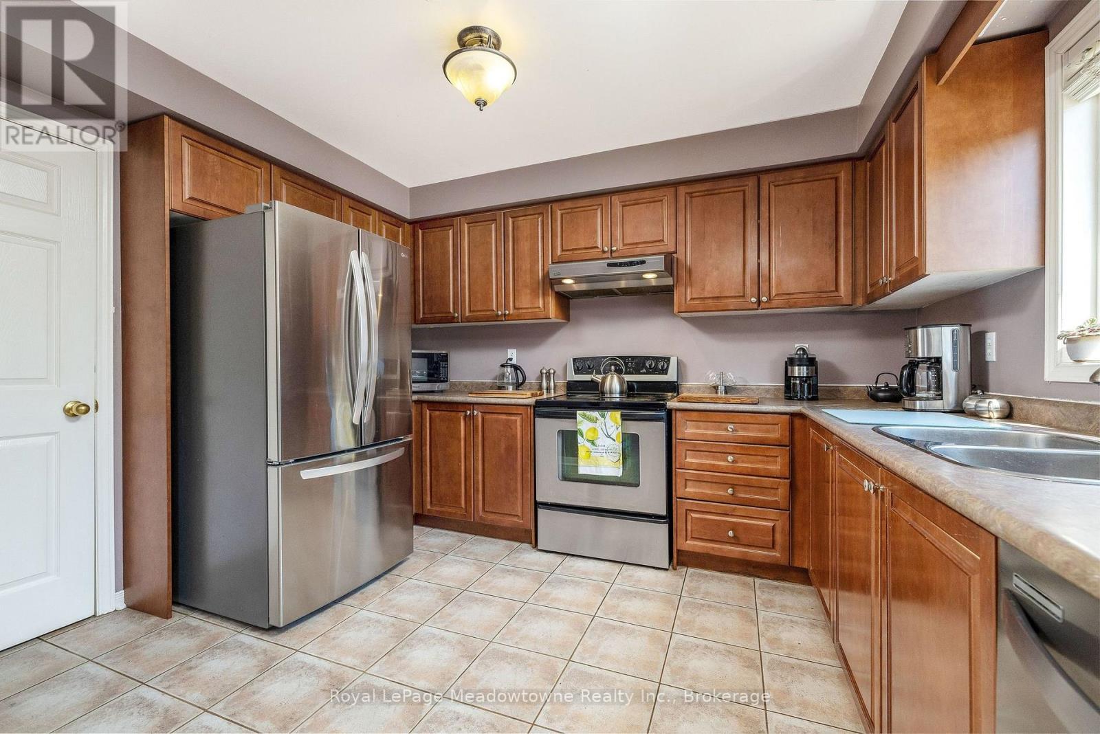 












248 PETTIGREW TRAIL

,
Milton (DE Dempsey),




Ontario
L9T5X7

