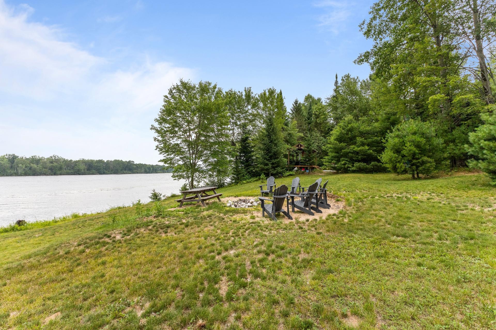 









657


Ch. des Outaouais

,
L'Île-du-Grand-Calumet,







QC
J0X1J0

