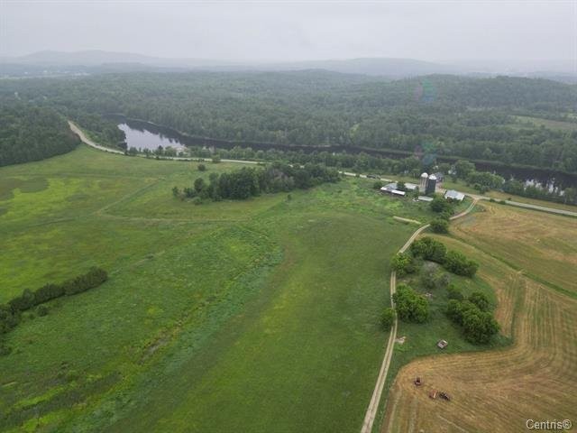 









103Z


Ch. de Point Comfort

,
Gracefield,




QC
J0X1W0

