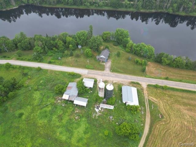 









103Z


Ch. de Point Comfort

,
Gracefield,




QC
J0X1W0

