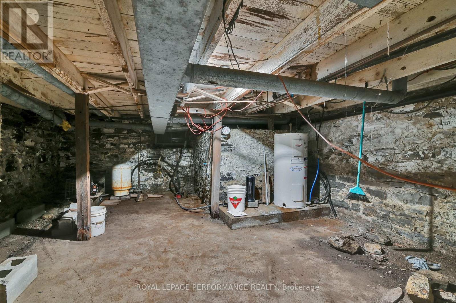 












2421 BUCKWHEAT ROAD W

,
Edwardsburgh/Cardinal,




Ontario
K0E1X0

