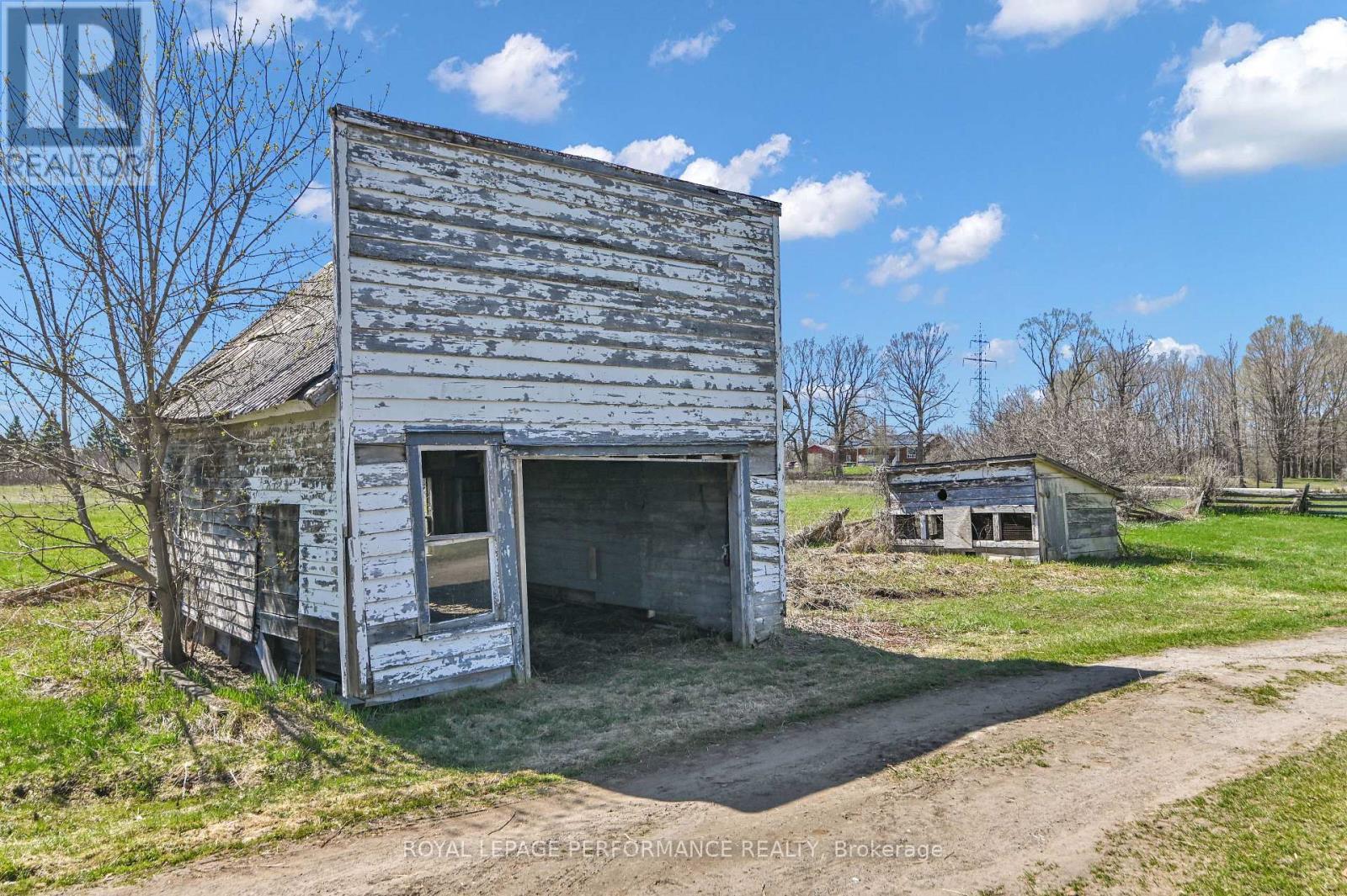 












2421 BUCKWHEAT ROAD W

,
Edwardsburgh/Cardinal,




Ontario
K0E1X0


