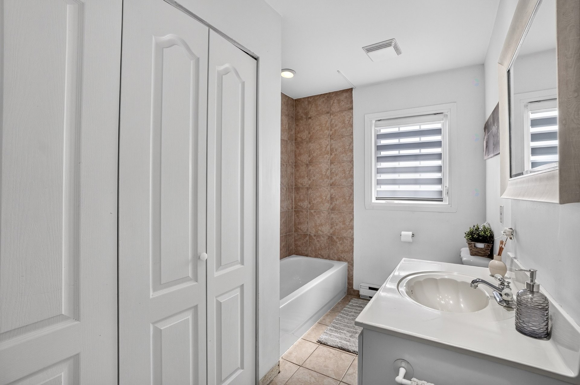 









422


Rue St-Laurent

,
Saint-Eustache,




QC
J7P3V5

