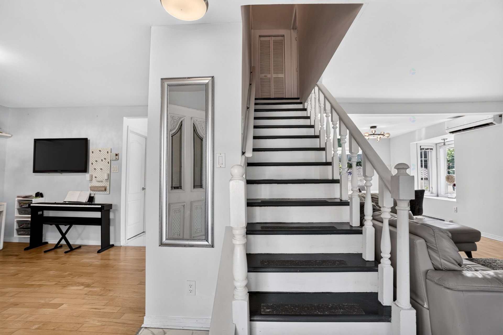 









422


Rue St-Laurent

,
Saint-Eustache,




QC
J7P3V5


