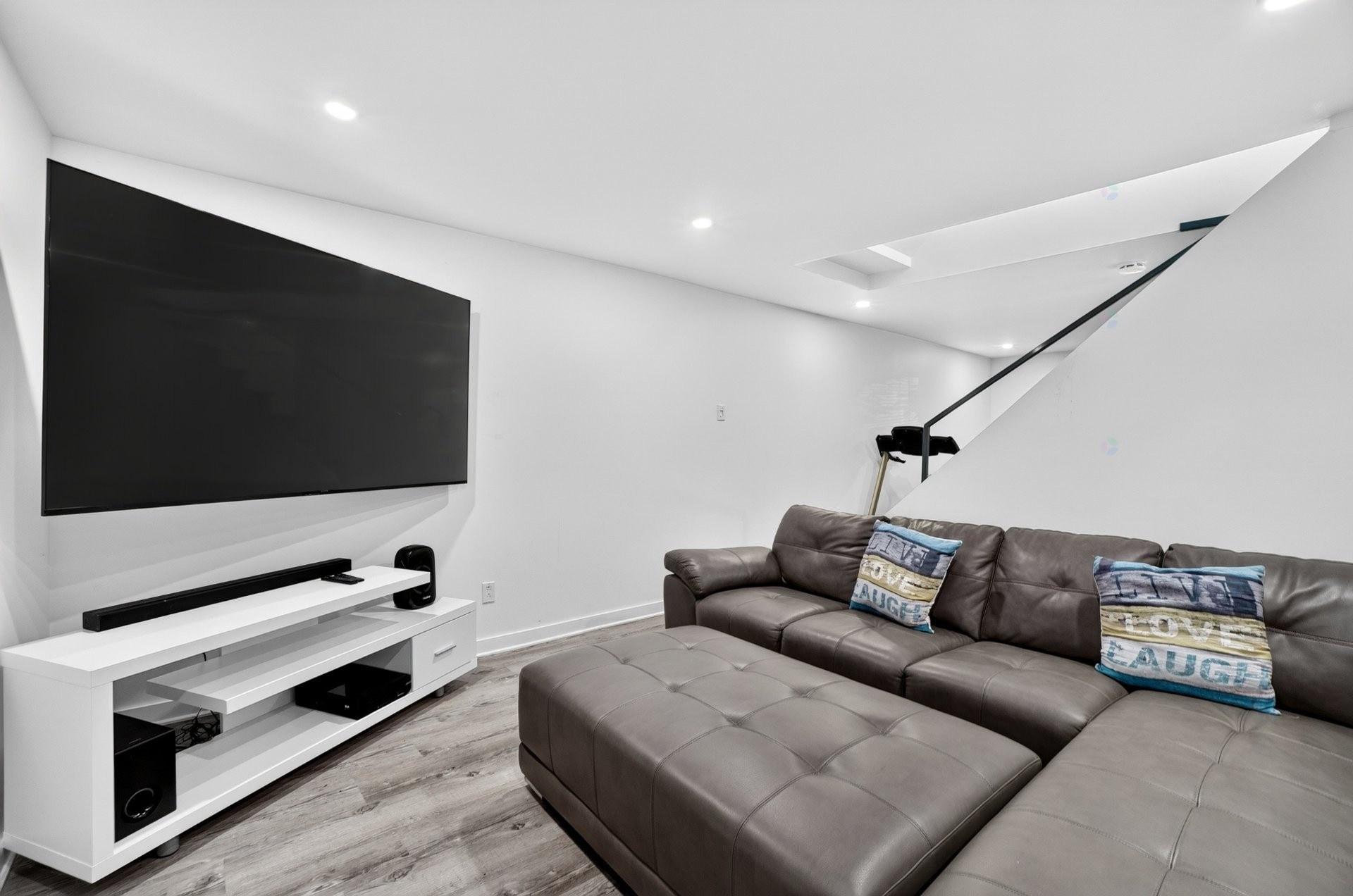









422


Rue St-Laurent

,
Saint-Eustache,




QC
J7P3V5

