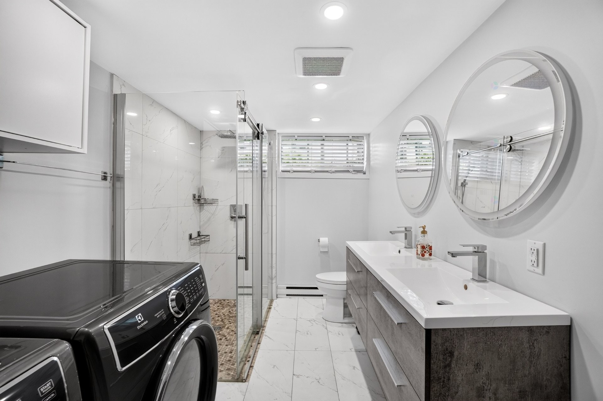 









422


Rue St-Laurent

,
Saint-Eustache,




QC
J7P3V5


