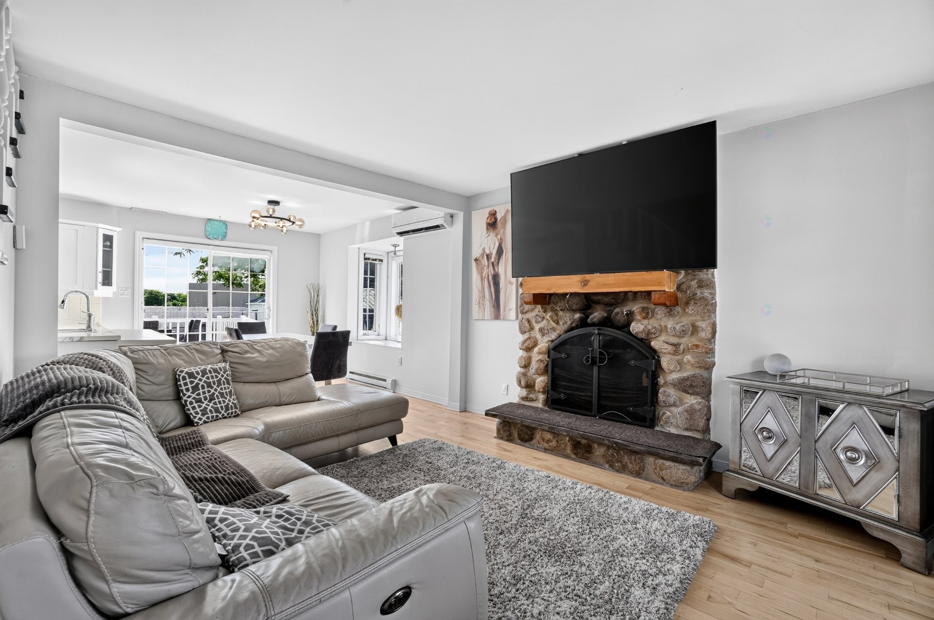 









422


Rue St-Laurent

,
Saint-Eustache,




QC
J7P3V5

