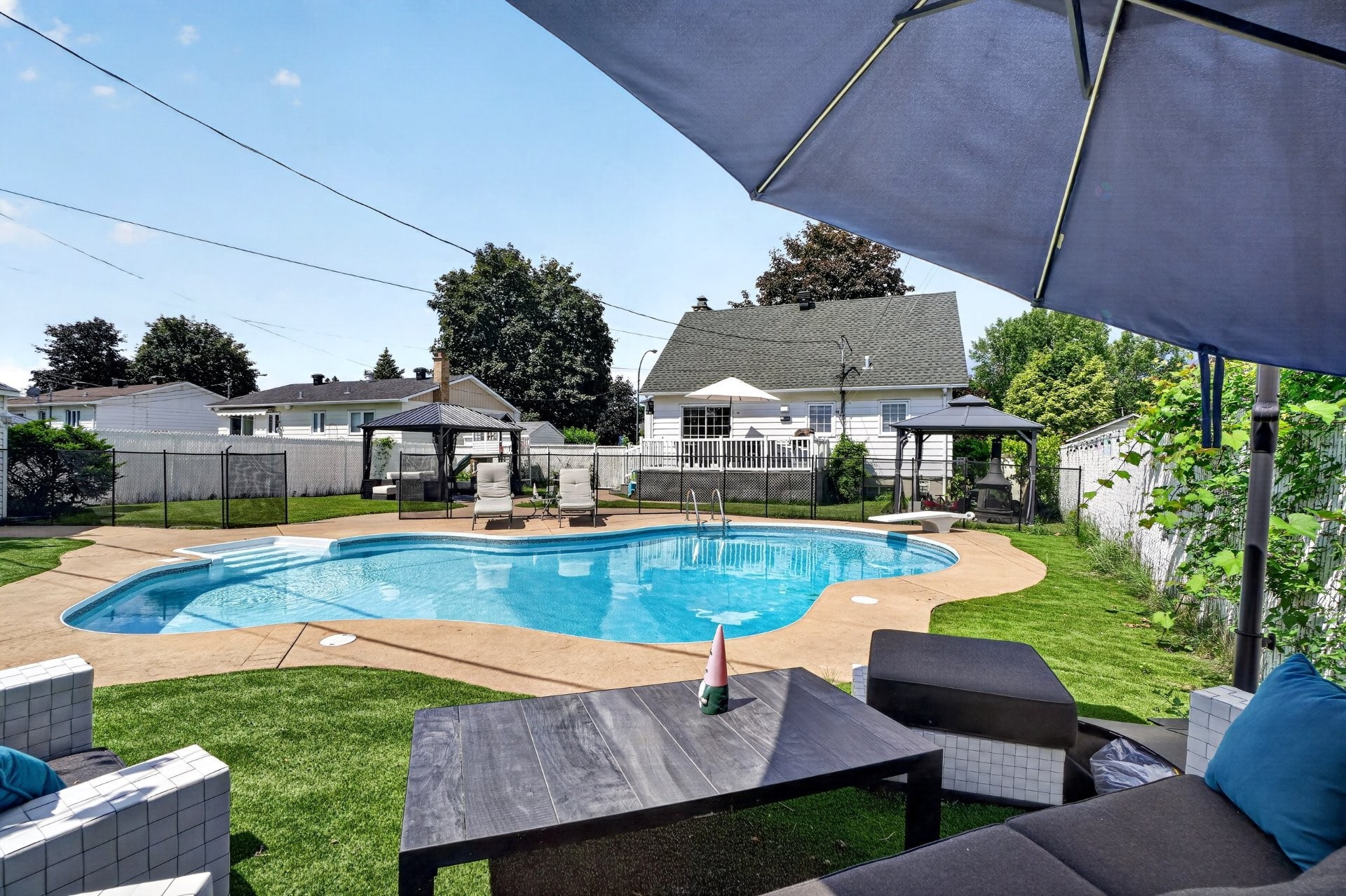 









422


Rue St-Laurent

,
Saint-Eustache,




QC
J7P3V5

