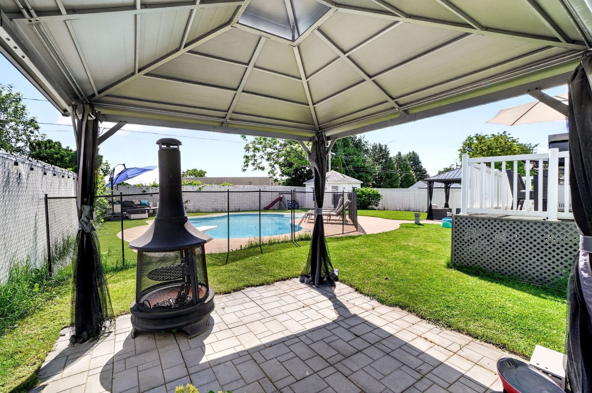 









422


Rue St-Laurent

,
Saint-Eustache,




QC
J7P3V5

