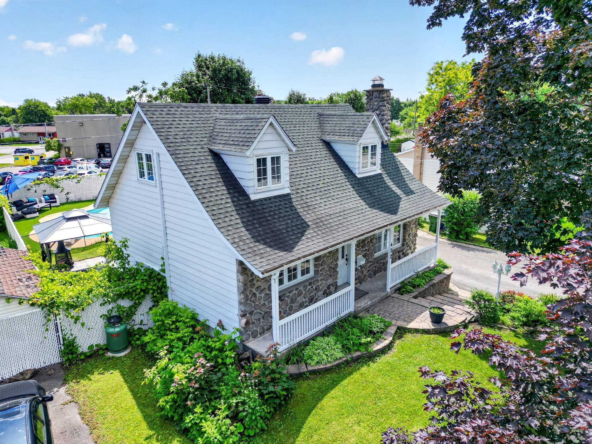 









422


Rue St-Laurent

,
Saint-Eustache,




QC
J7P3V5

