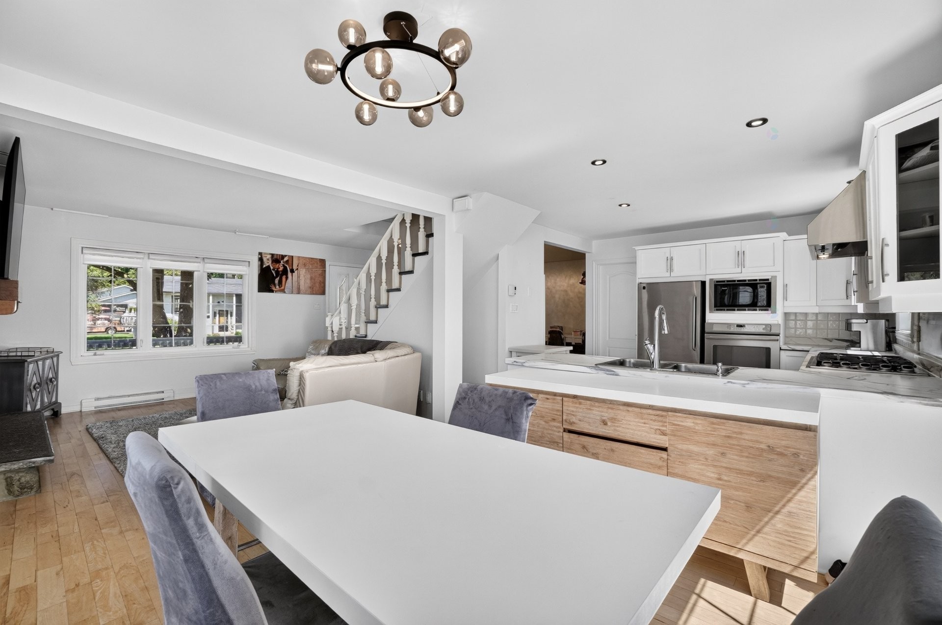 









422


Rue St-Laurent

,
Saint-Eustache,




QC
J7P3V5


