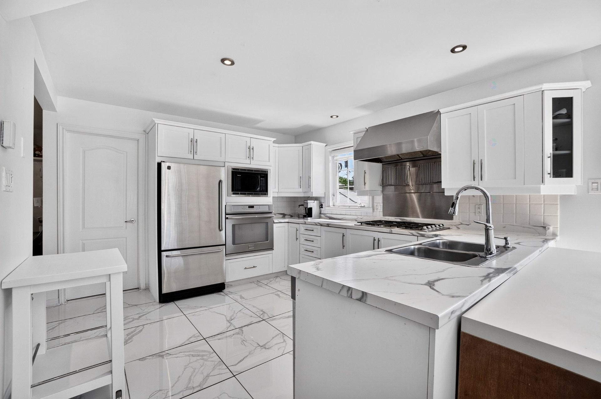 









422


Rue St-Laurent

,
Saint-Eustache,




QC
J7P3V5

